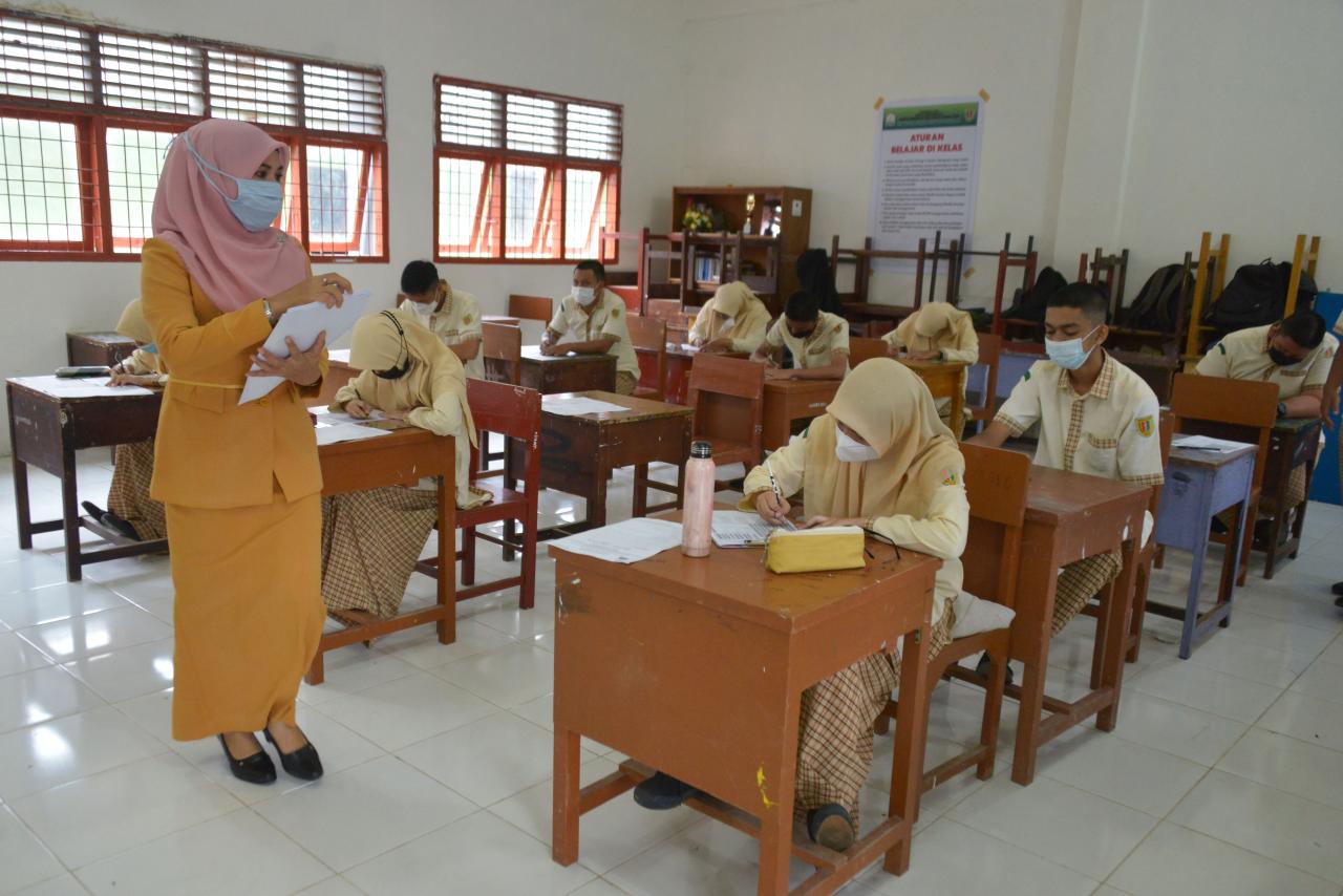 Pelaksanaan UAS di Tengah...