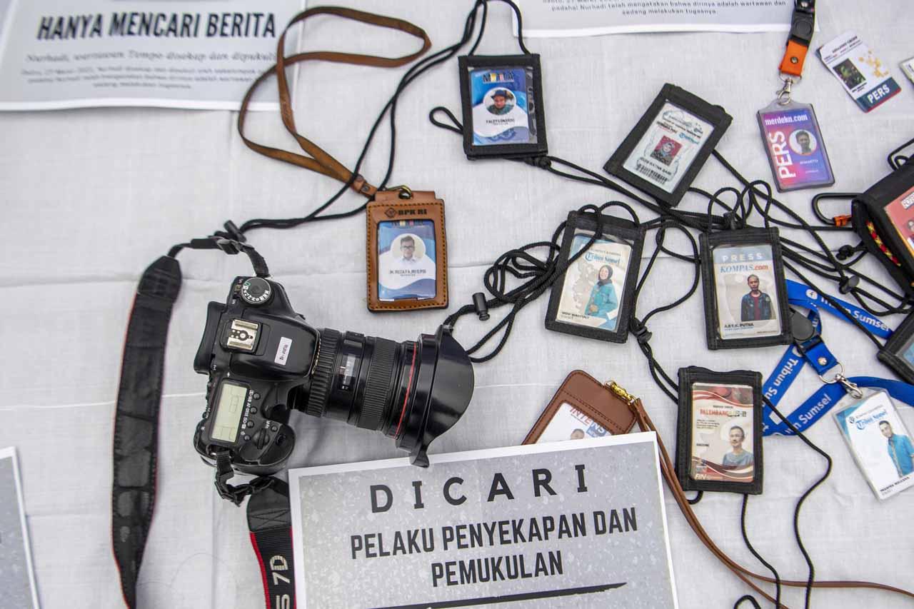 Ratusan Jurnalis Gelar...