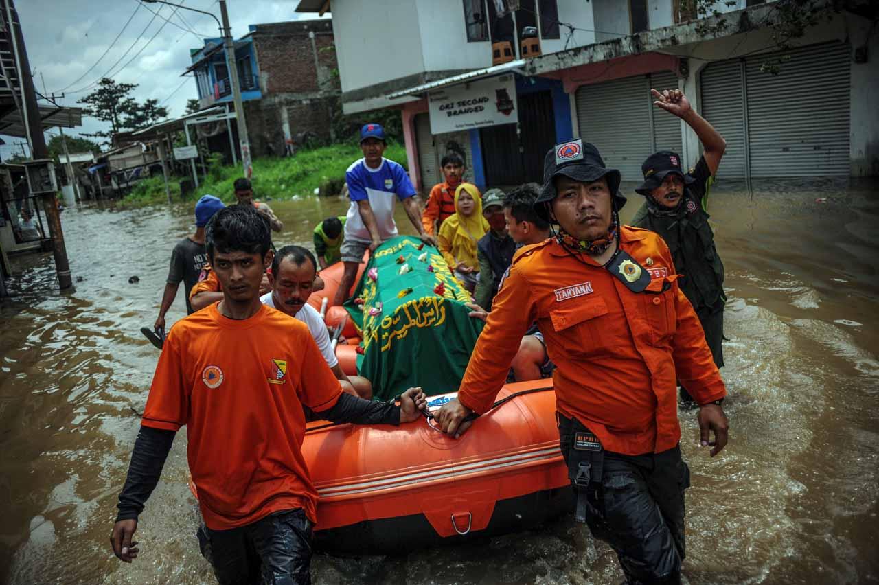 Terjebak Banjir, Jenazah...