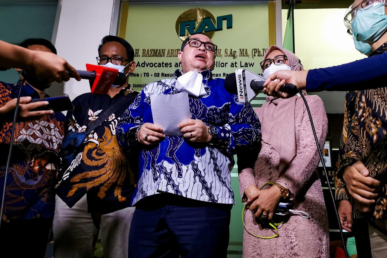 Pengacara Razman Nasution...