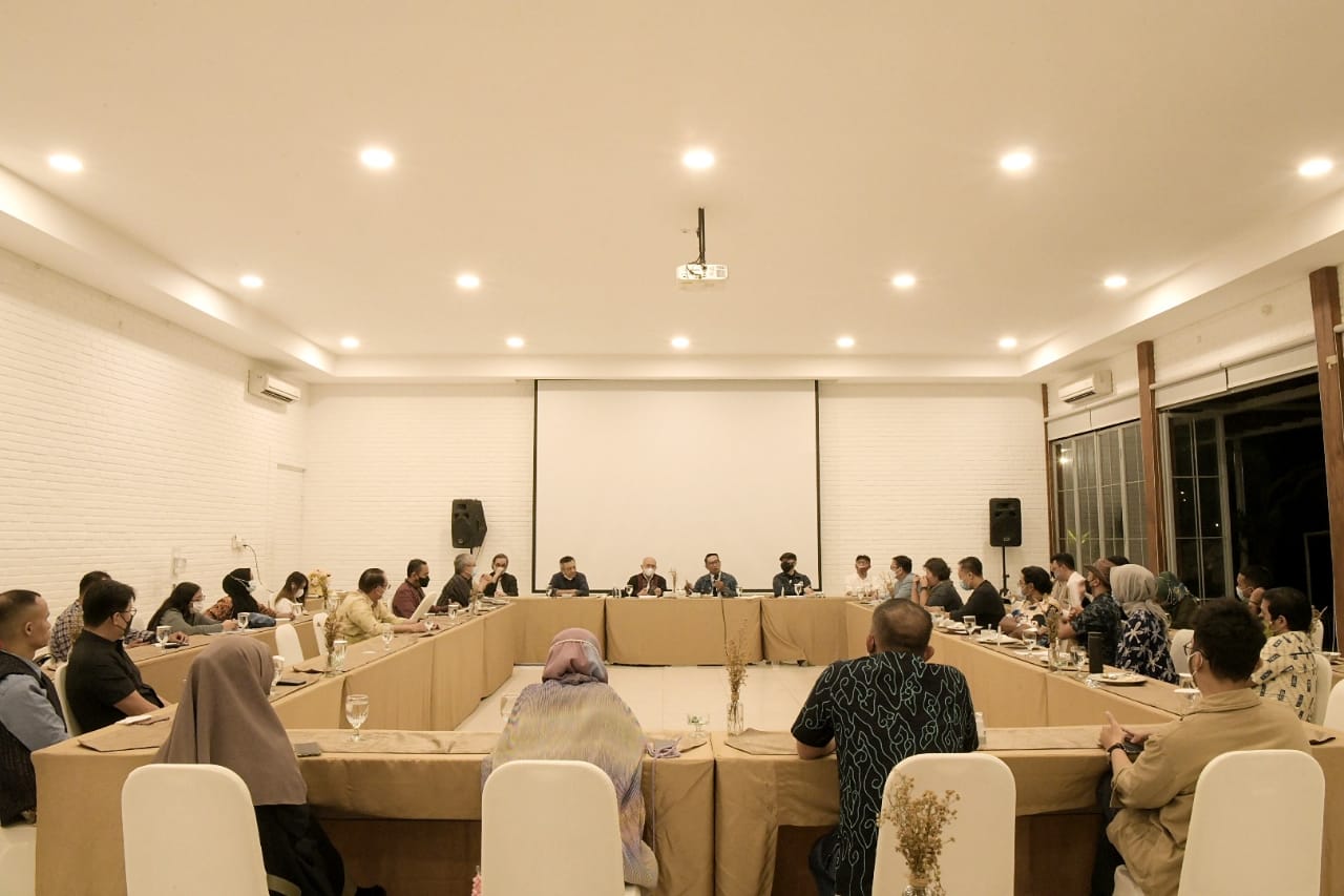 Makan Malam dengan Menteri...