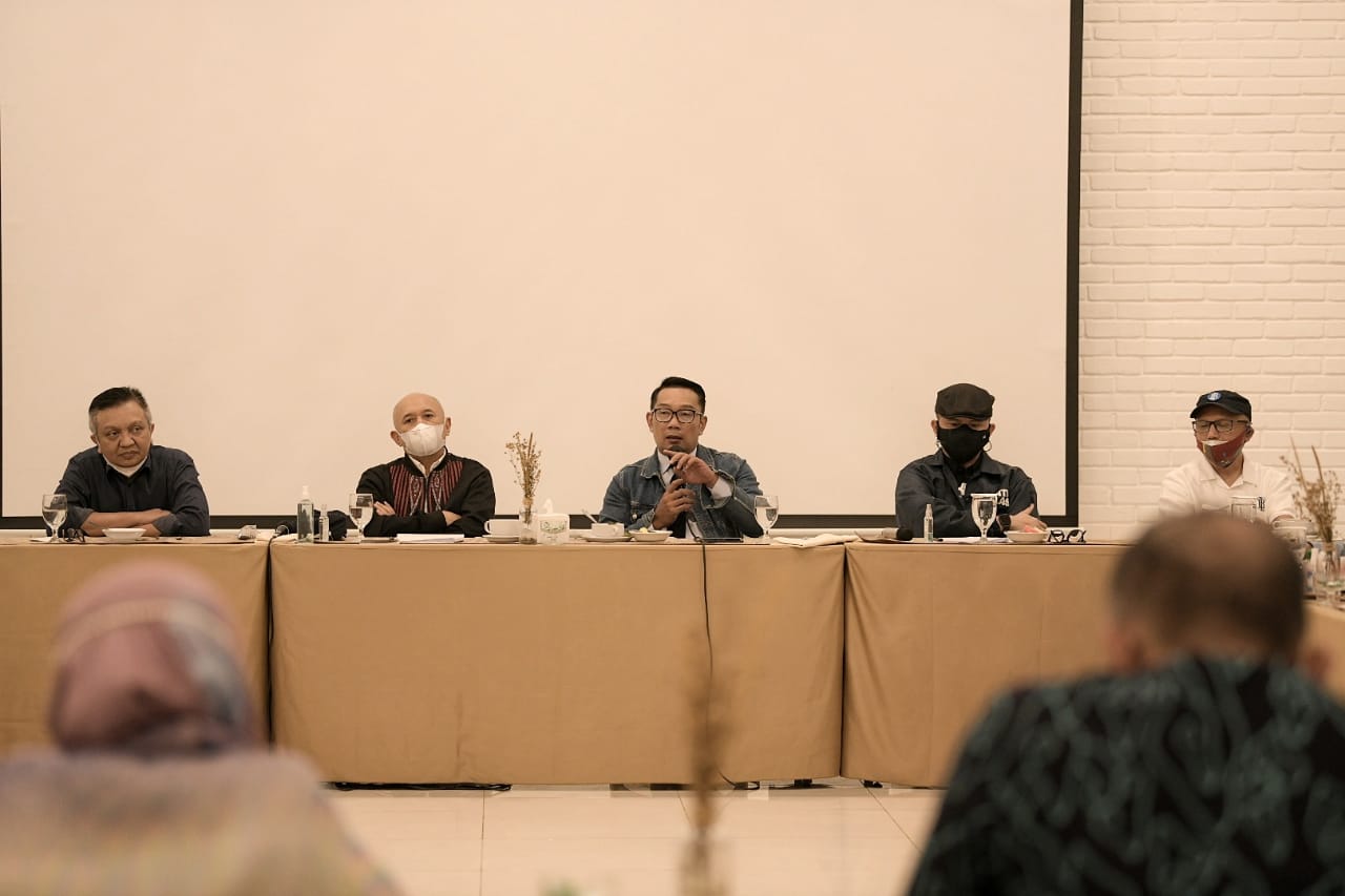 Makan Malam dengan Menteri...