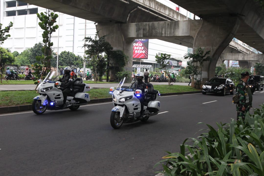 Hadiri Pernikahan Atta-Aurel,...