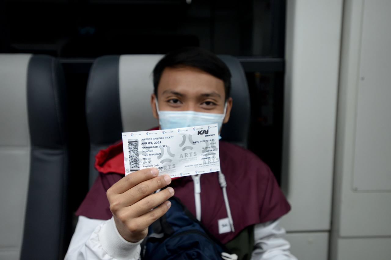 Kereta Bandara Premium...