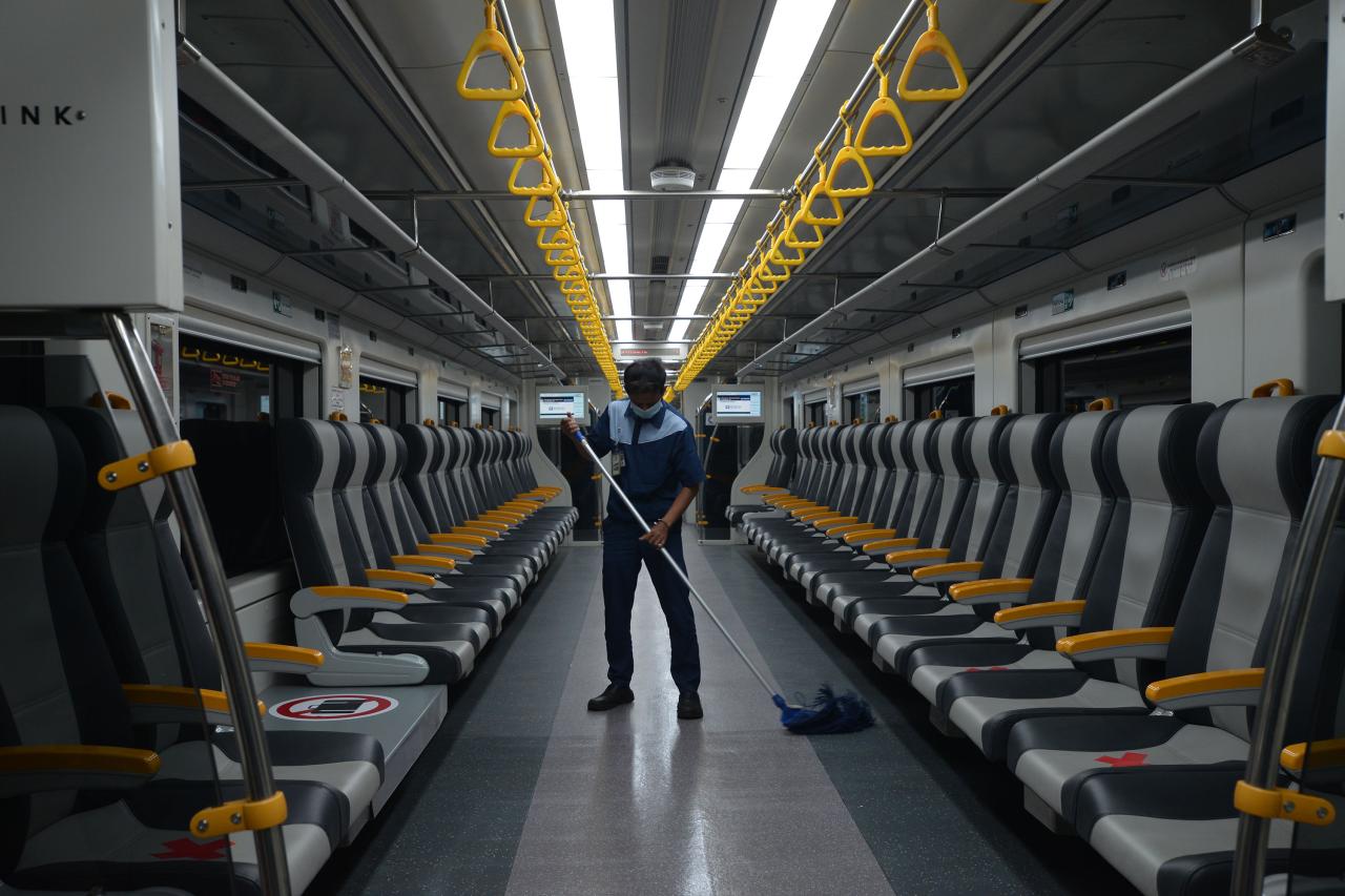 Kereta Bandara Premium...