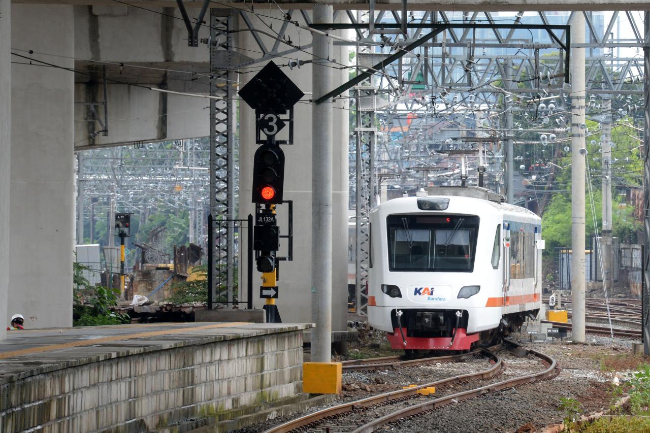 Kereta Bandara Premium...