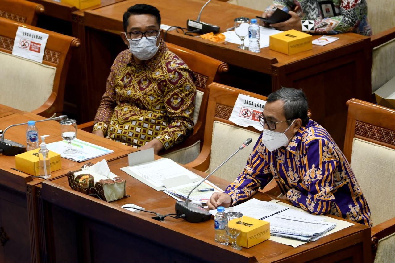 Ridwan Kamil Hadiri...