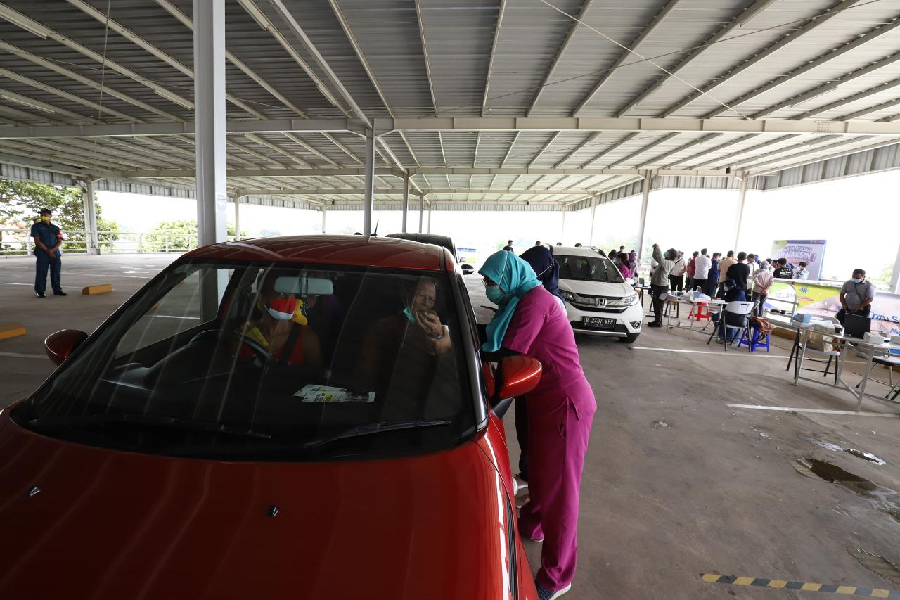 Menkominfo Tinjau Sentra...