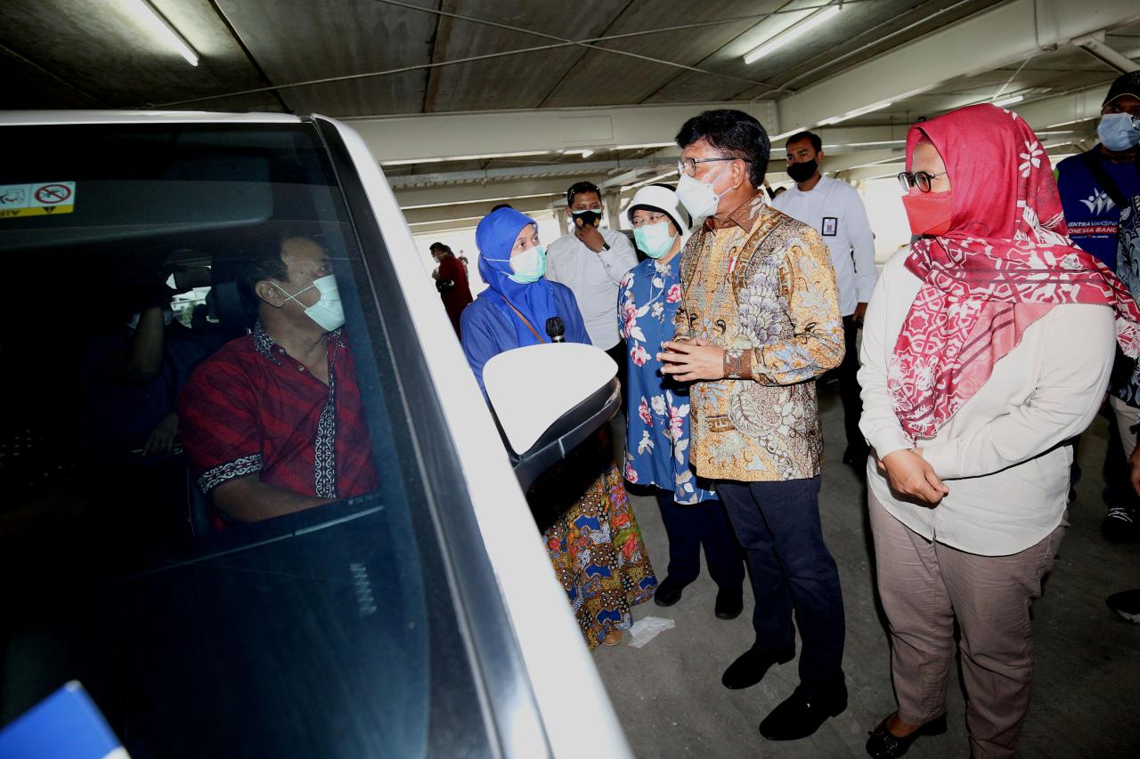 Menkominfo Tinjau Sentra...