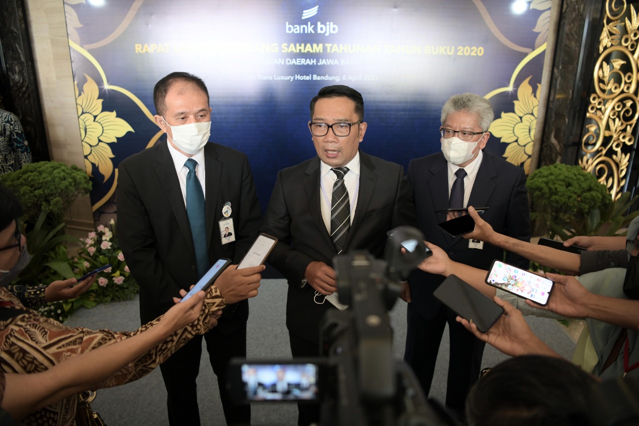Ridwan Kamil Hadiri...