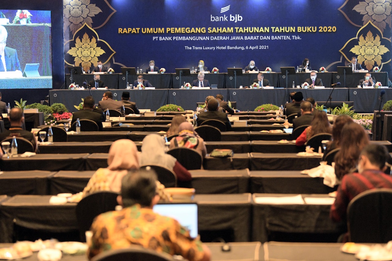 Ridwan Kamil Hadiri...