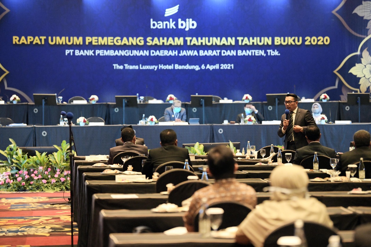 Ridwan Kamil Hadiri...