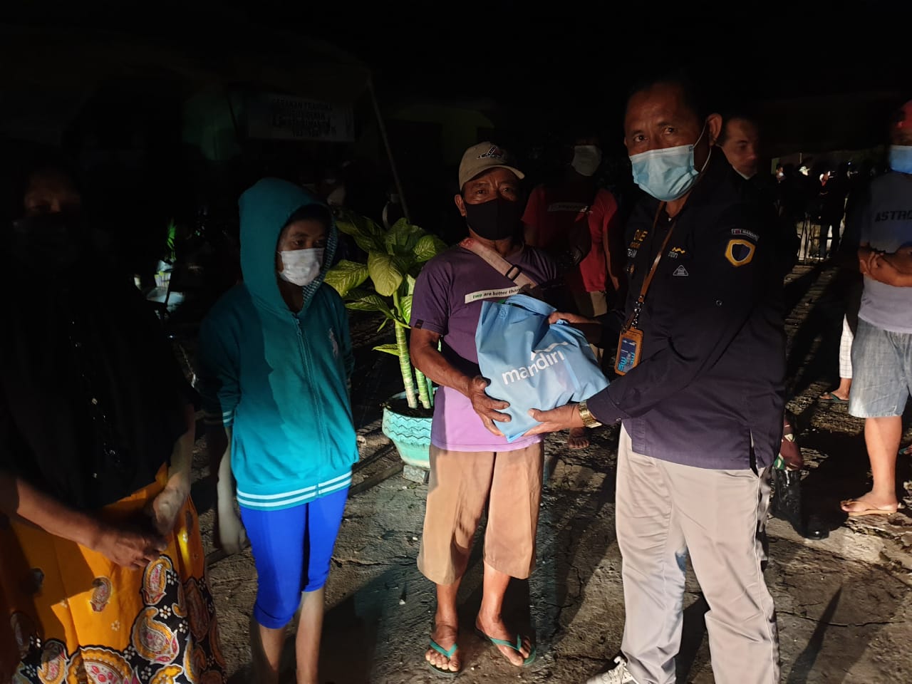 Bantuan Kemanusiaan...
