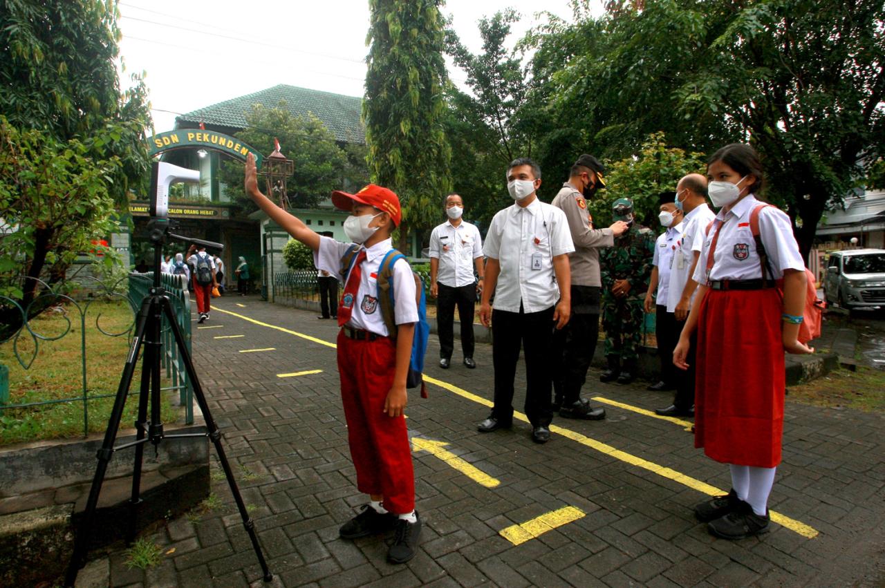 Pakai Sarung Tangan...