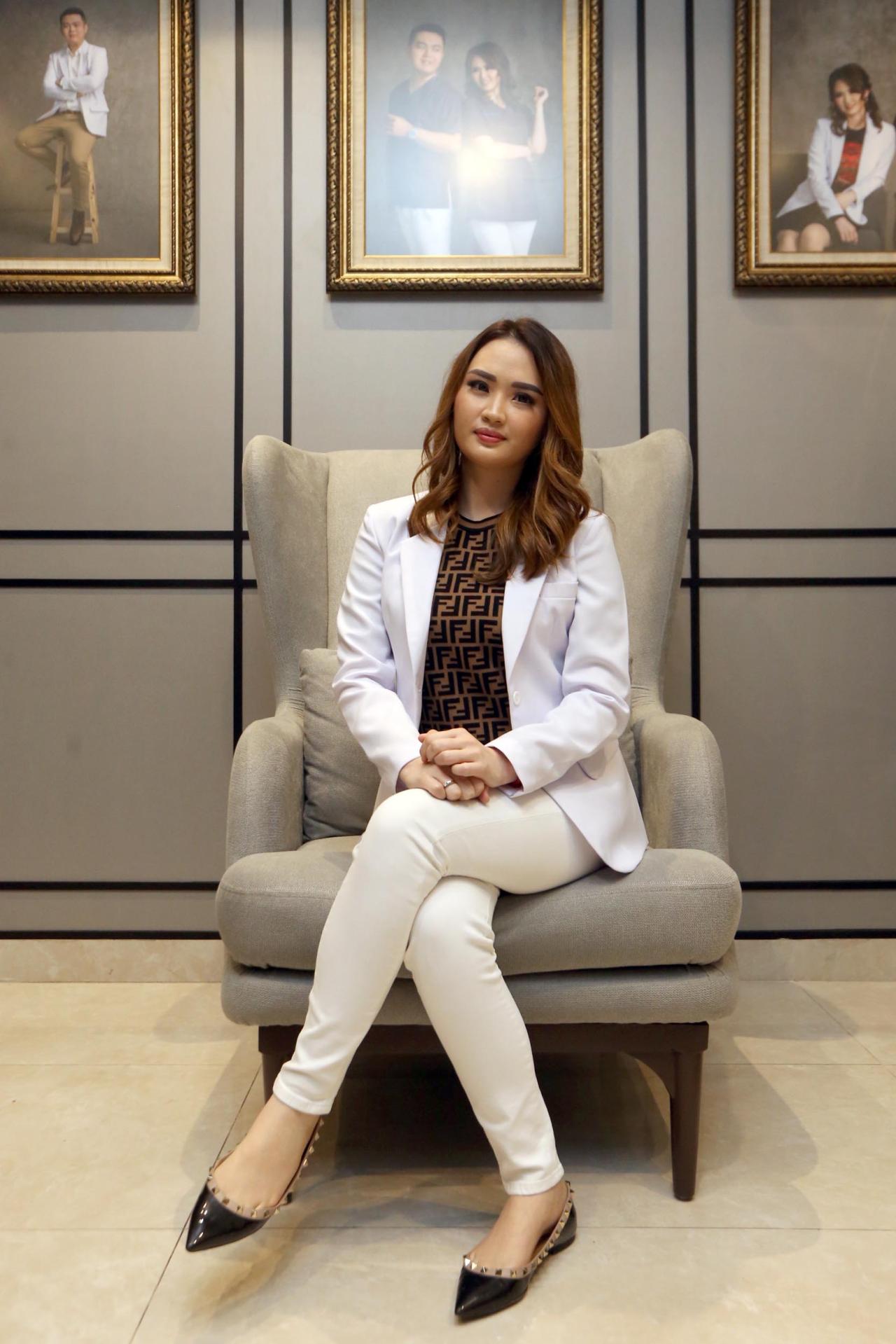 Potret dr. Farrah Raktion,...