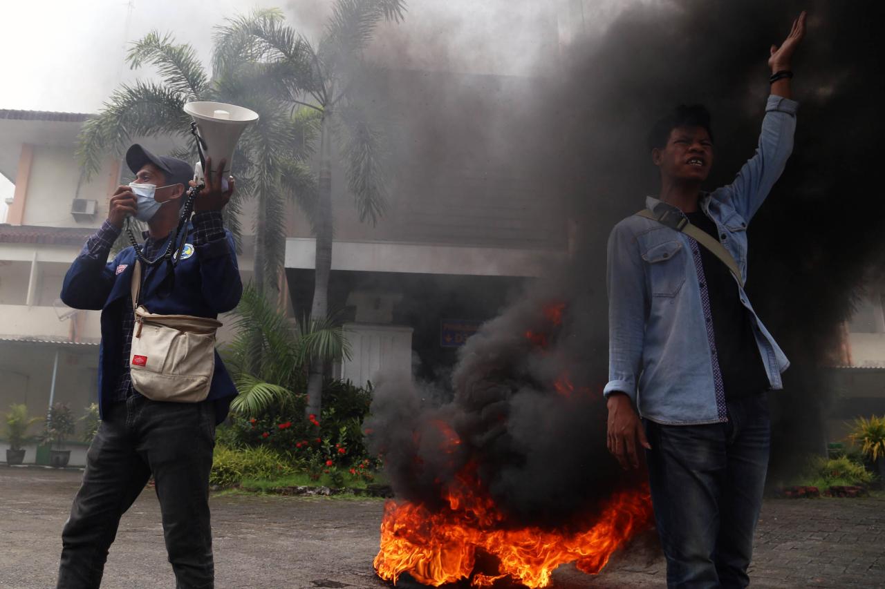 Aksi Mahasiswa Unitomo...