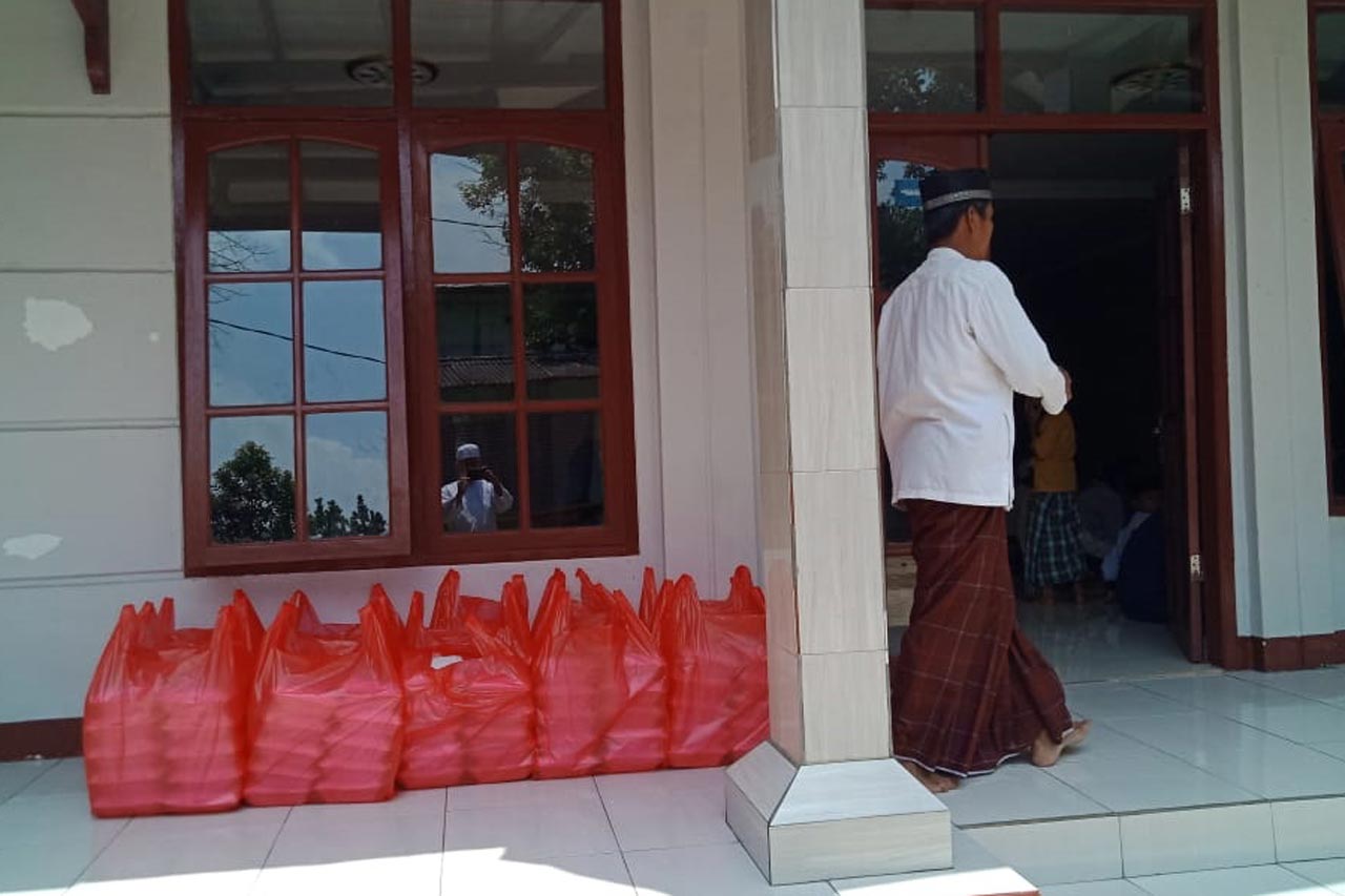 Jumat Berkah, Relawan...
