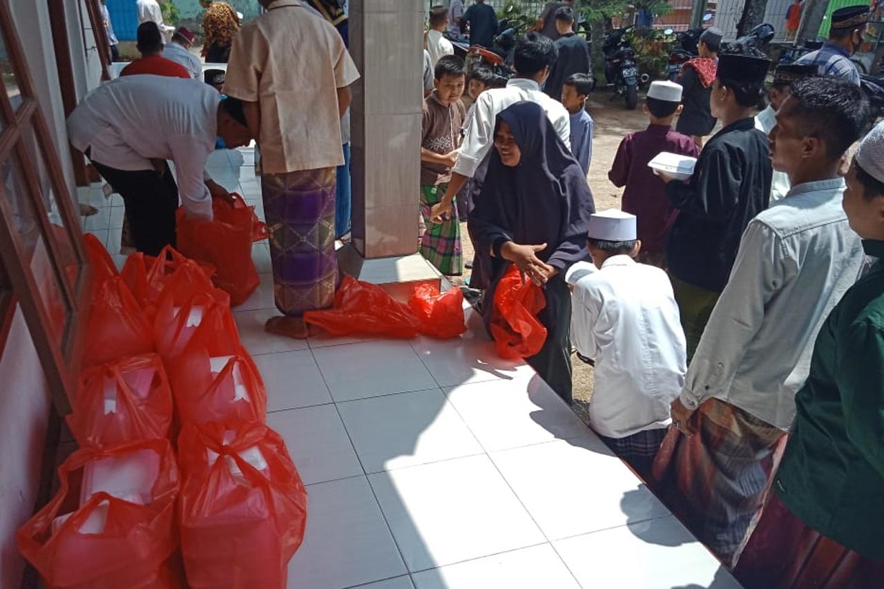 Jumat Berkah, Relawan...