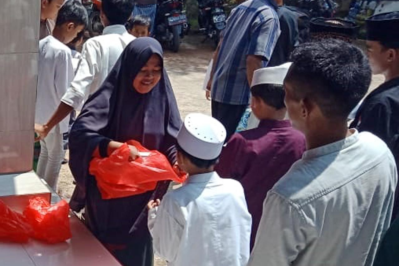 Jumat Berkah, Relawan...