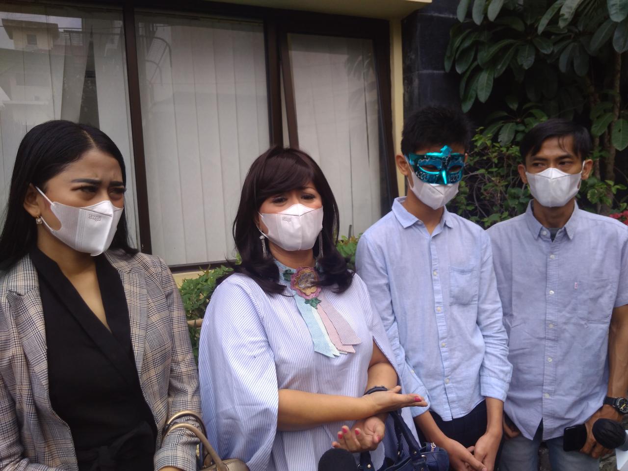 Alami KDRT, Yuyun Sukawati...