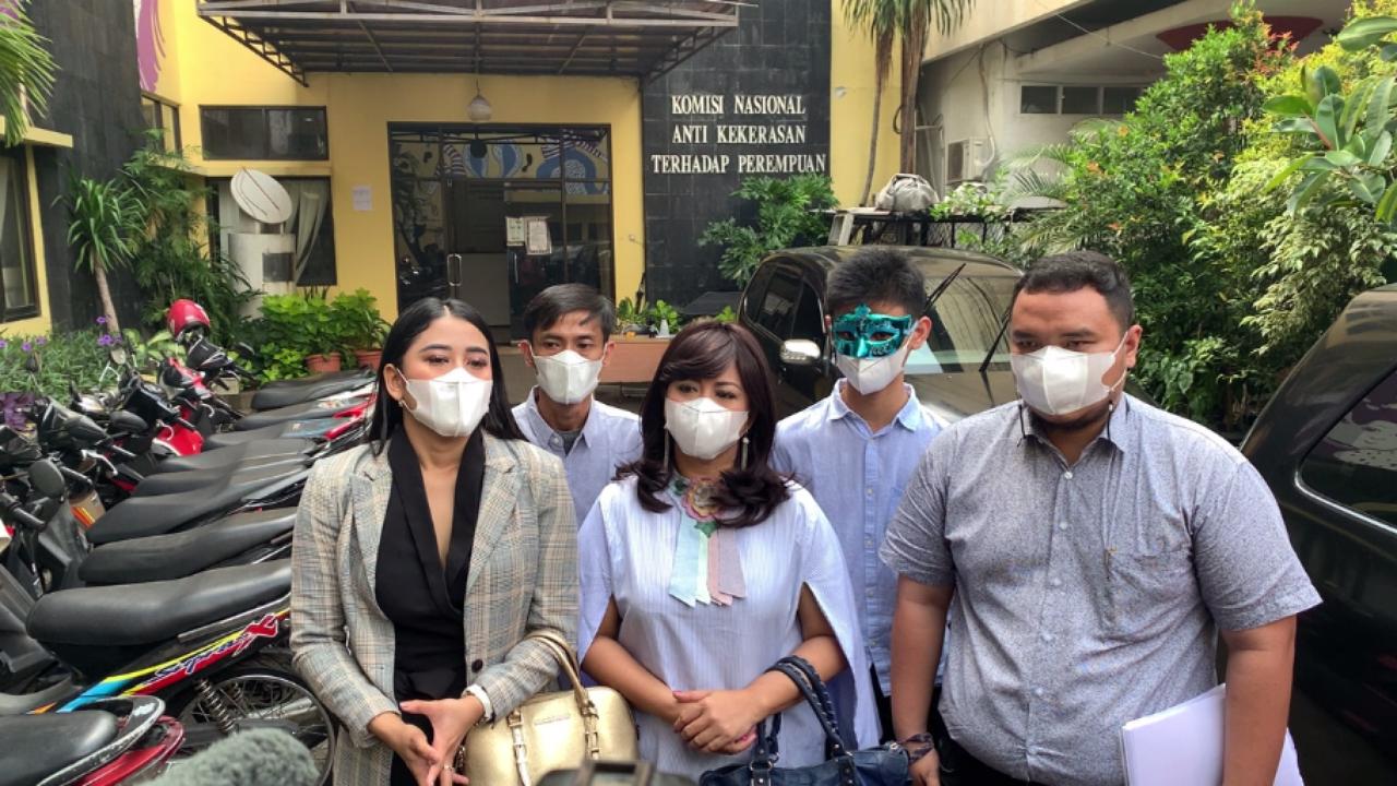 Alami KDRT, Yuyun Sukawati...