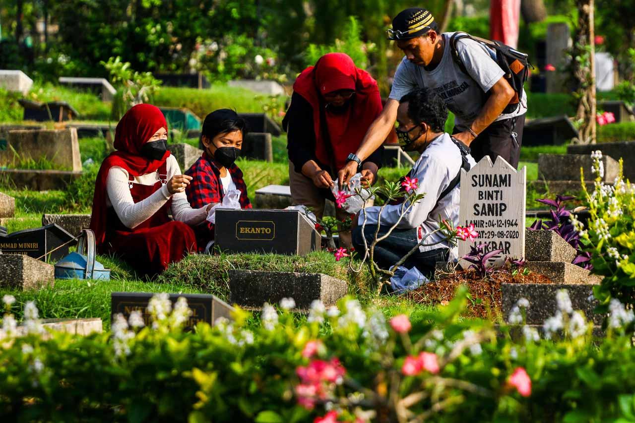 Ziarah Makam Jelang...