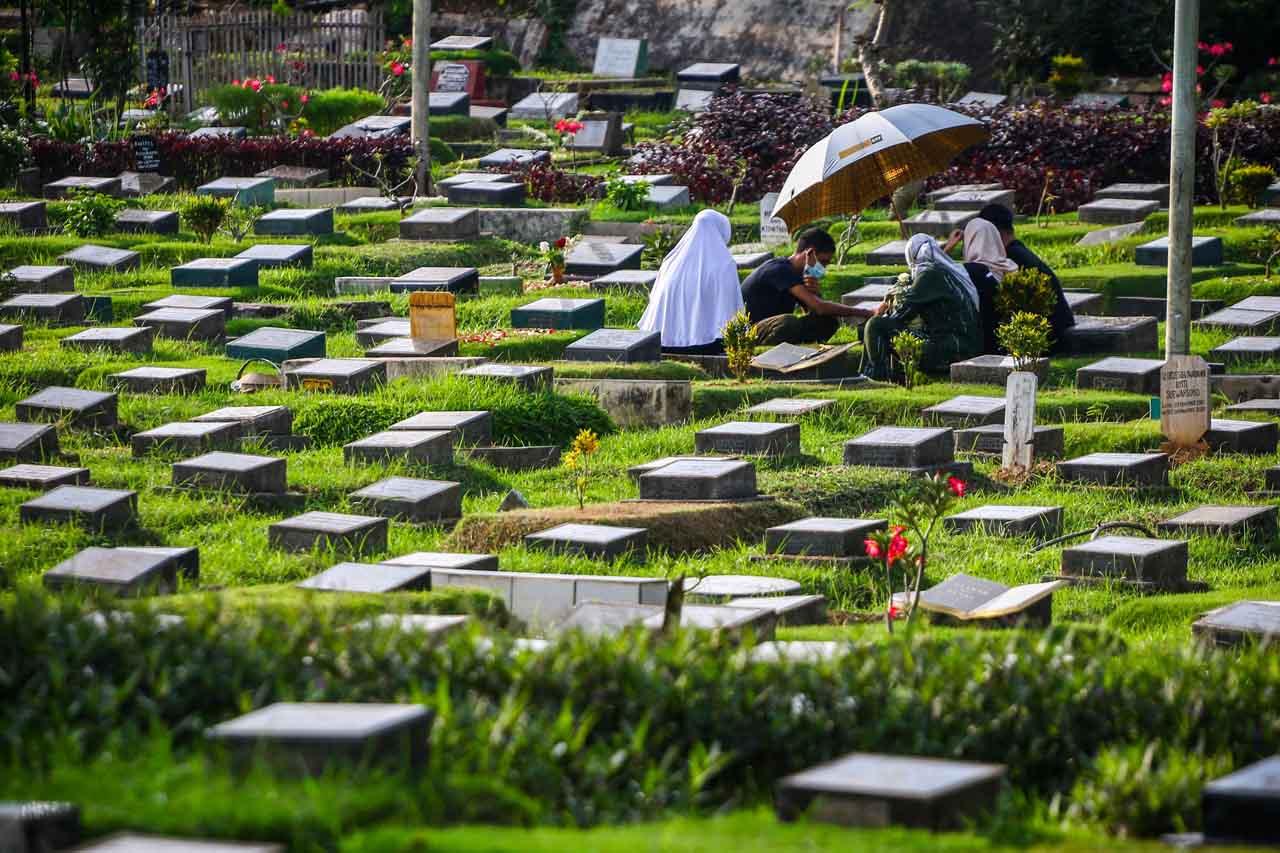 Ziarah Makam Jelang...