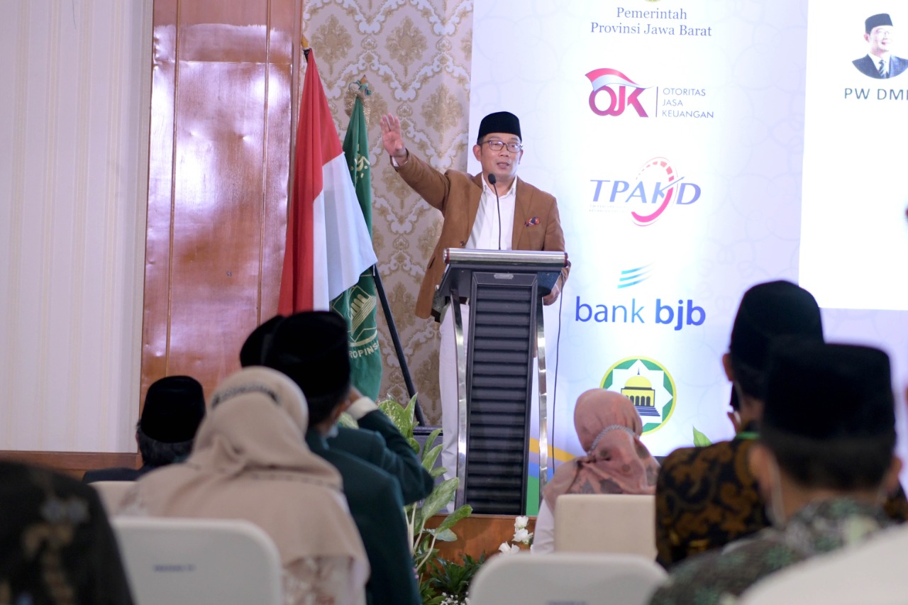 Ridwan Kamil Hadiri...