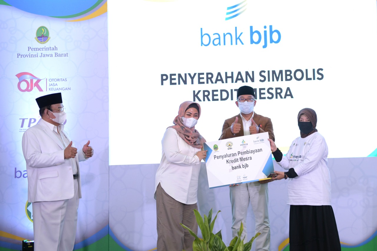 Ridwan Kamil Hadiri...