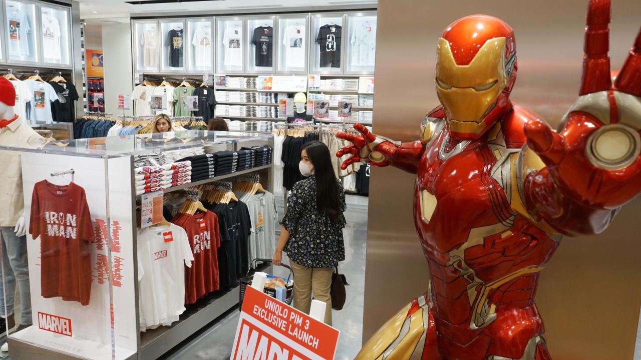 Uniqlo Resmikan Toko...