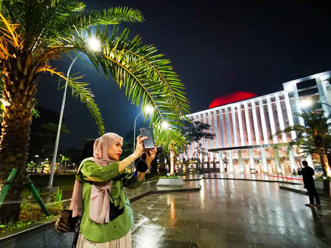 Usai Tarawih, Jamaah...