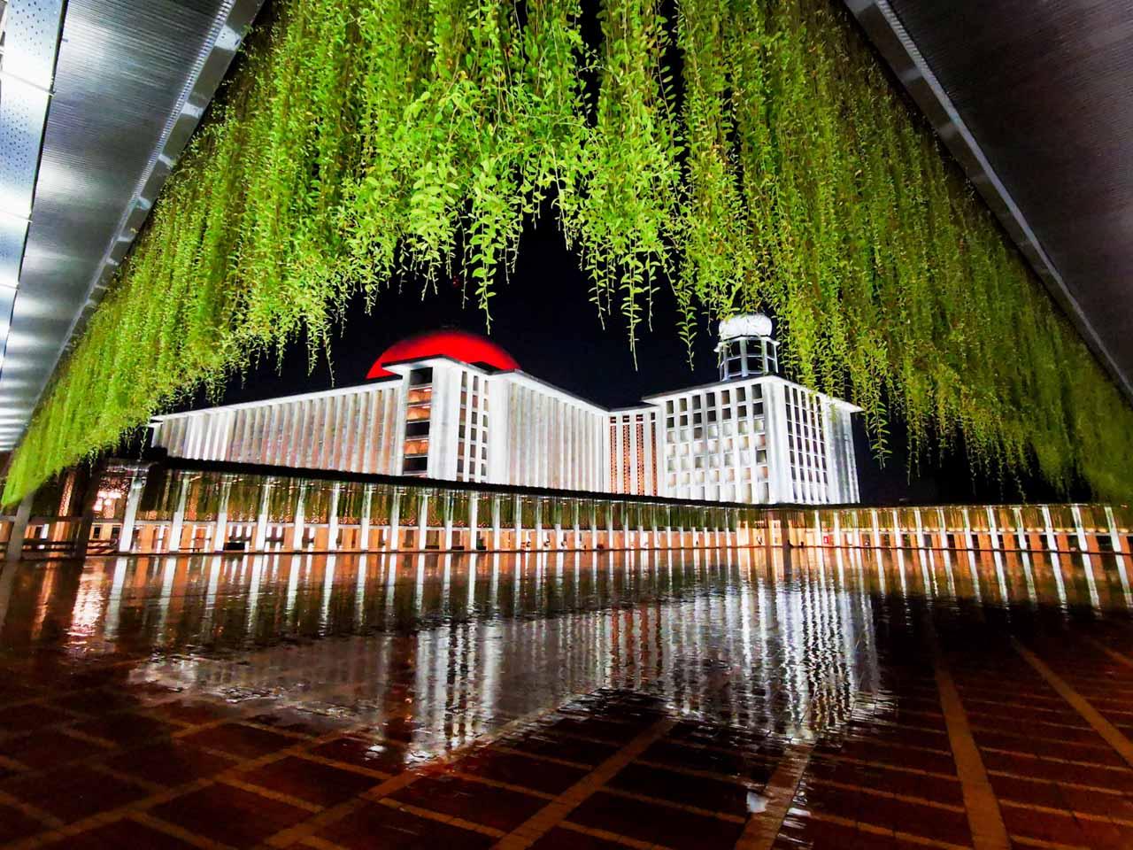 Usai Tarawih, Jamaah...