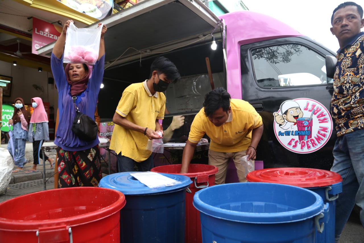 Jelang Buka Puasa, Warga...