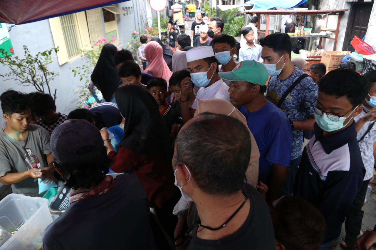 Jelang Buka Puasa, Warga...