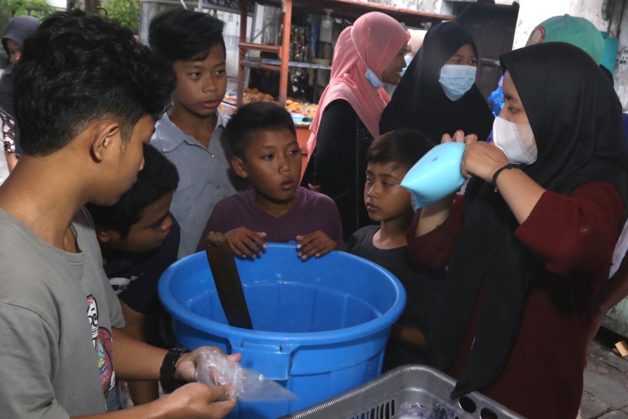 Jelang Buka Puasa, Warga...