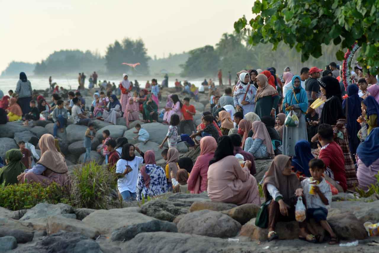Tradisi Menilik Bulan...