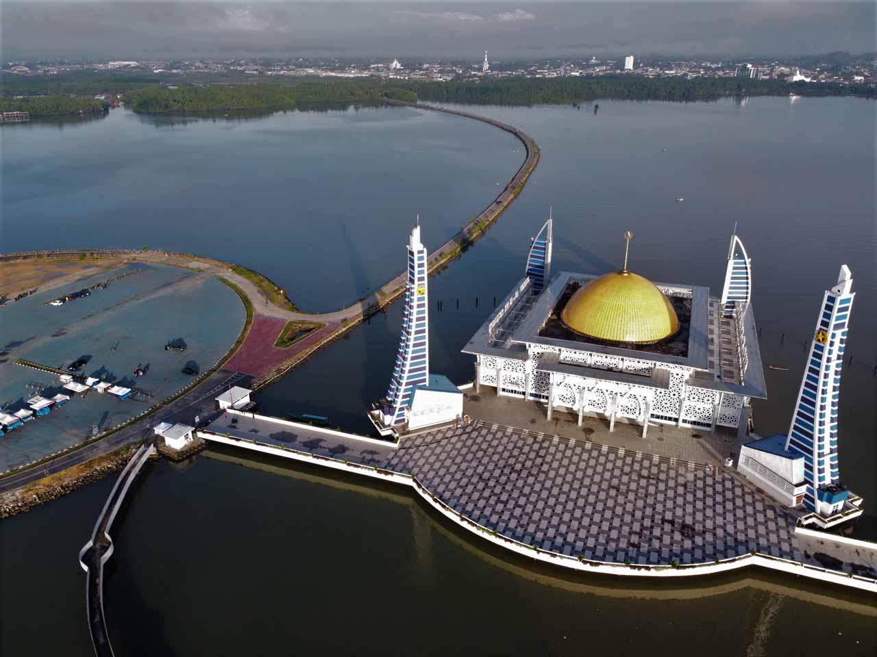 Wisata Religi di Masjid...