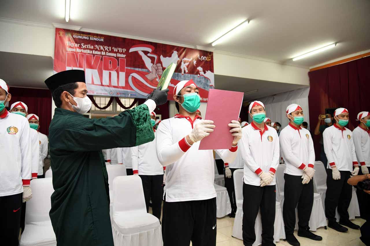 Cium Bendera Merah Putih,...