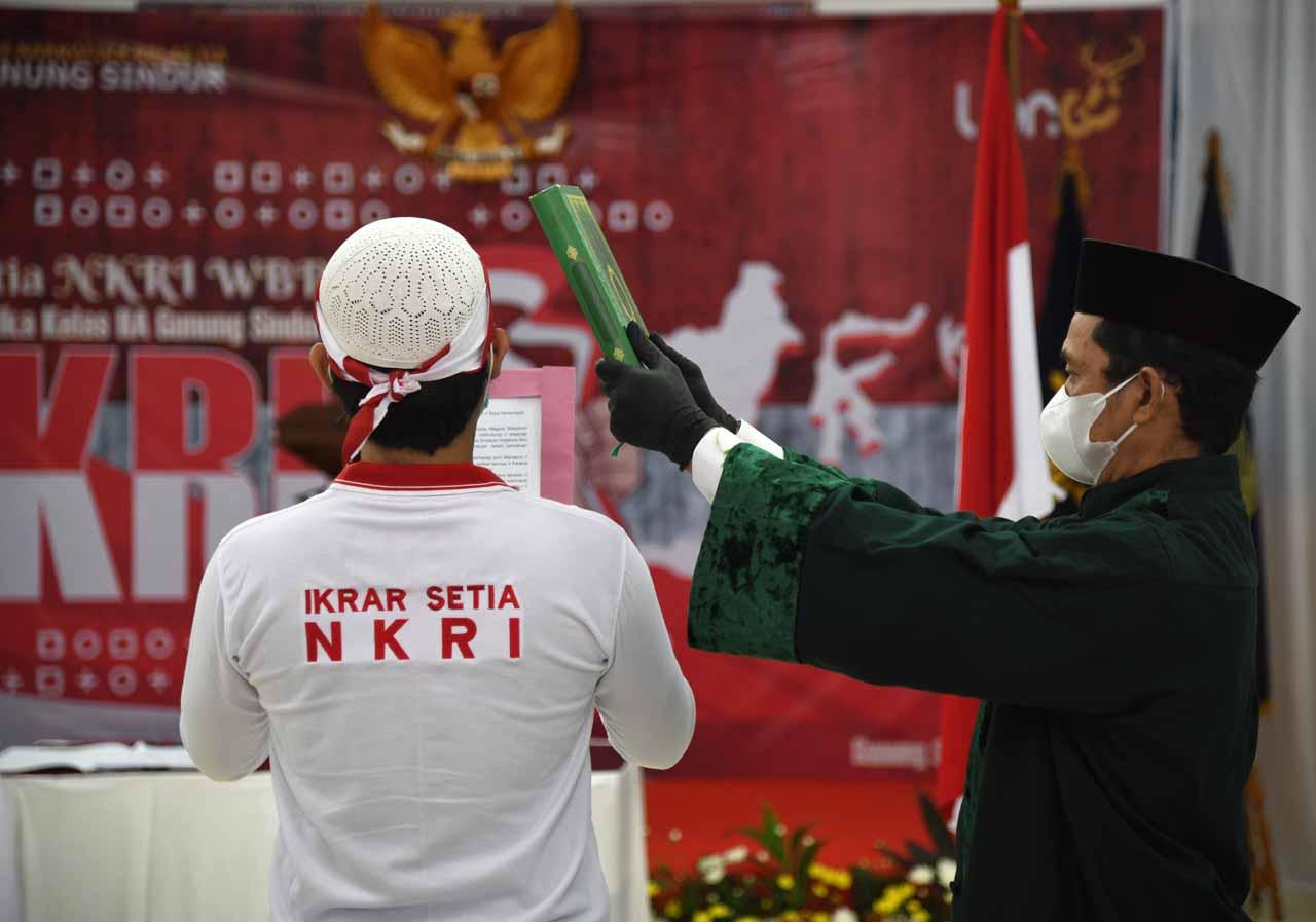 Cium Bendera Merah Putih,...