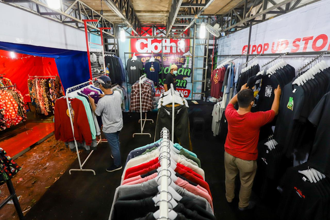 Store JakCloth Hadir...