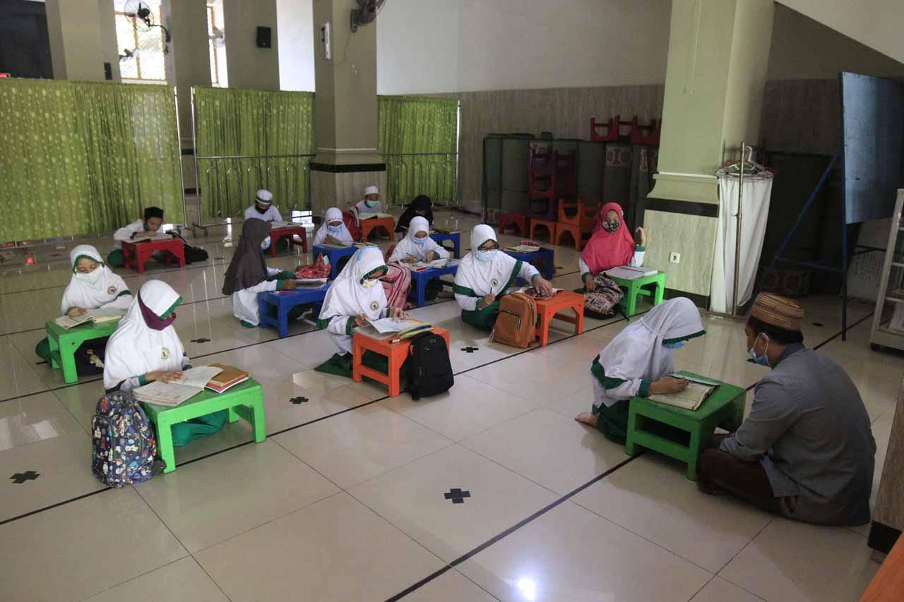 Menunggu Waktu Berbuka...