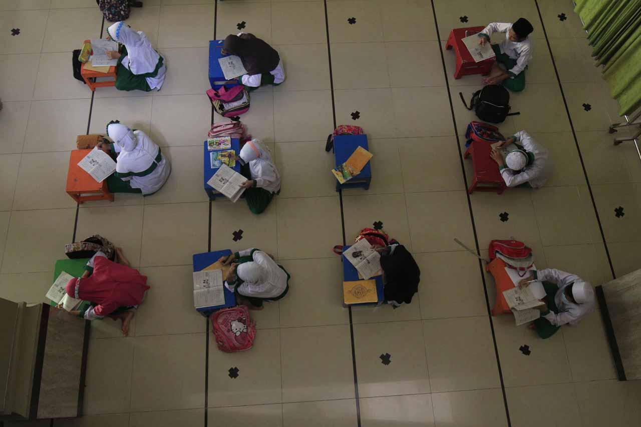 Menunggu Waktu Berbuka...