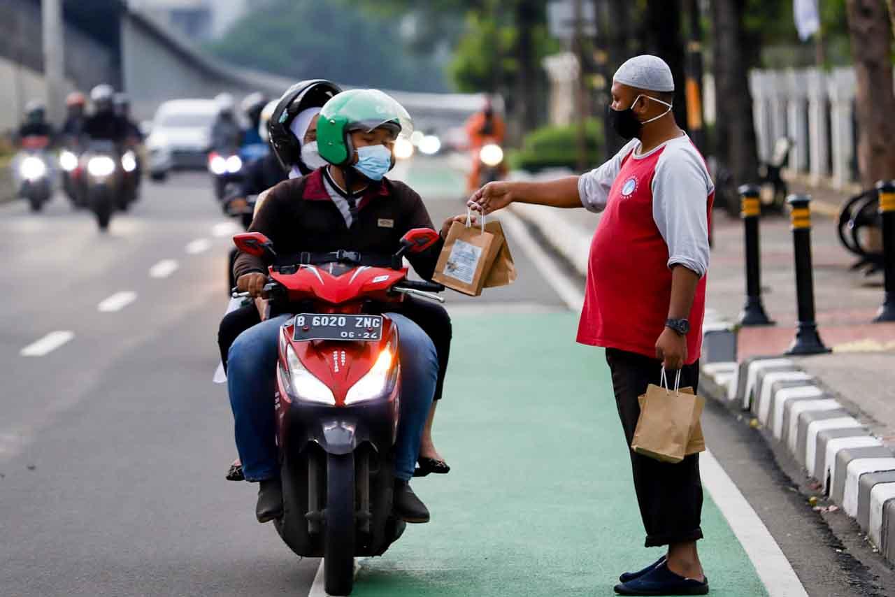 Pembagian Takjil Drive...