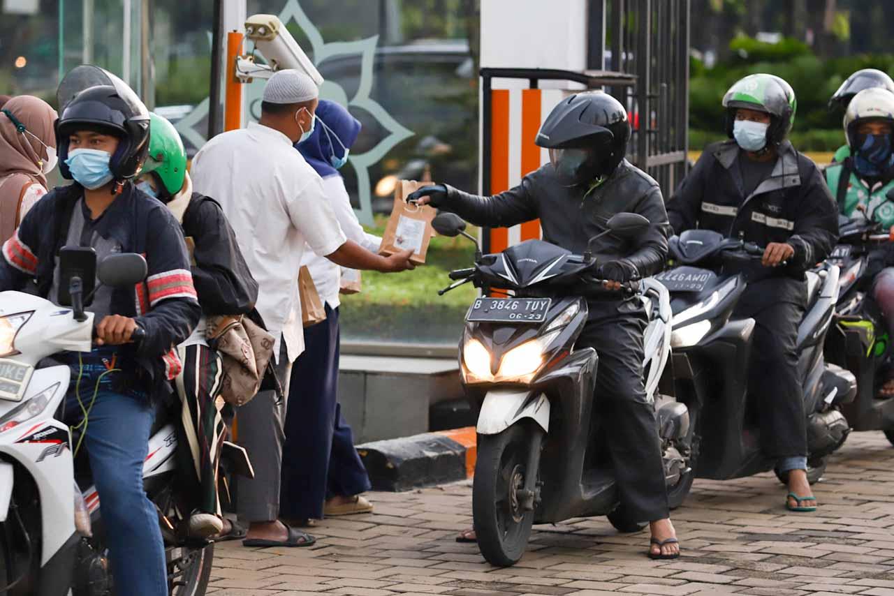 Pembagian Takjil Drive...