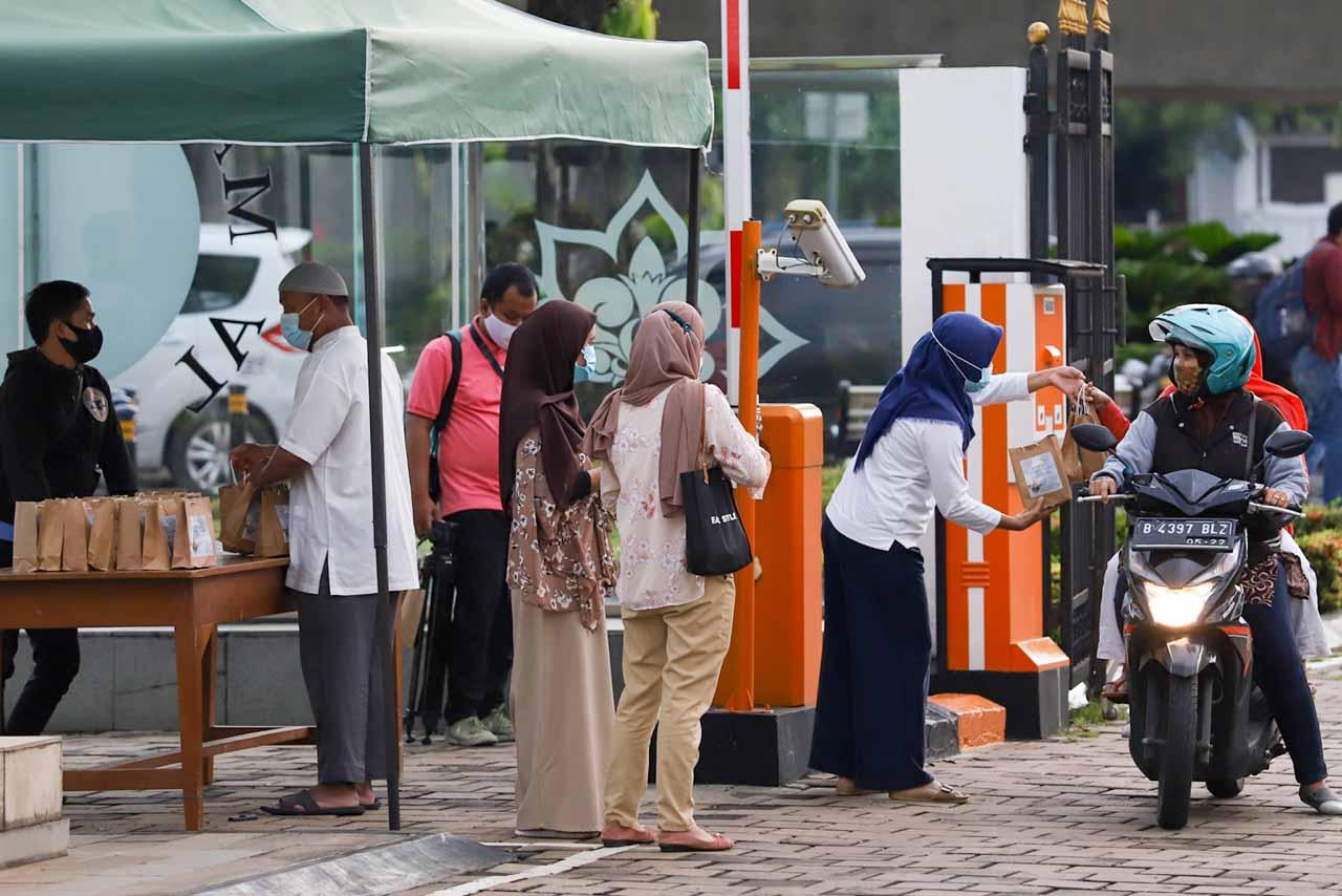 Pembagian Takjil Drive...