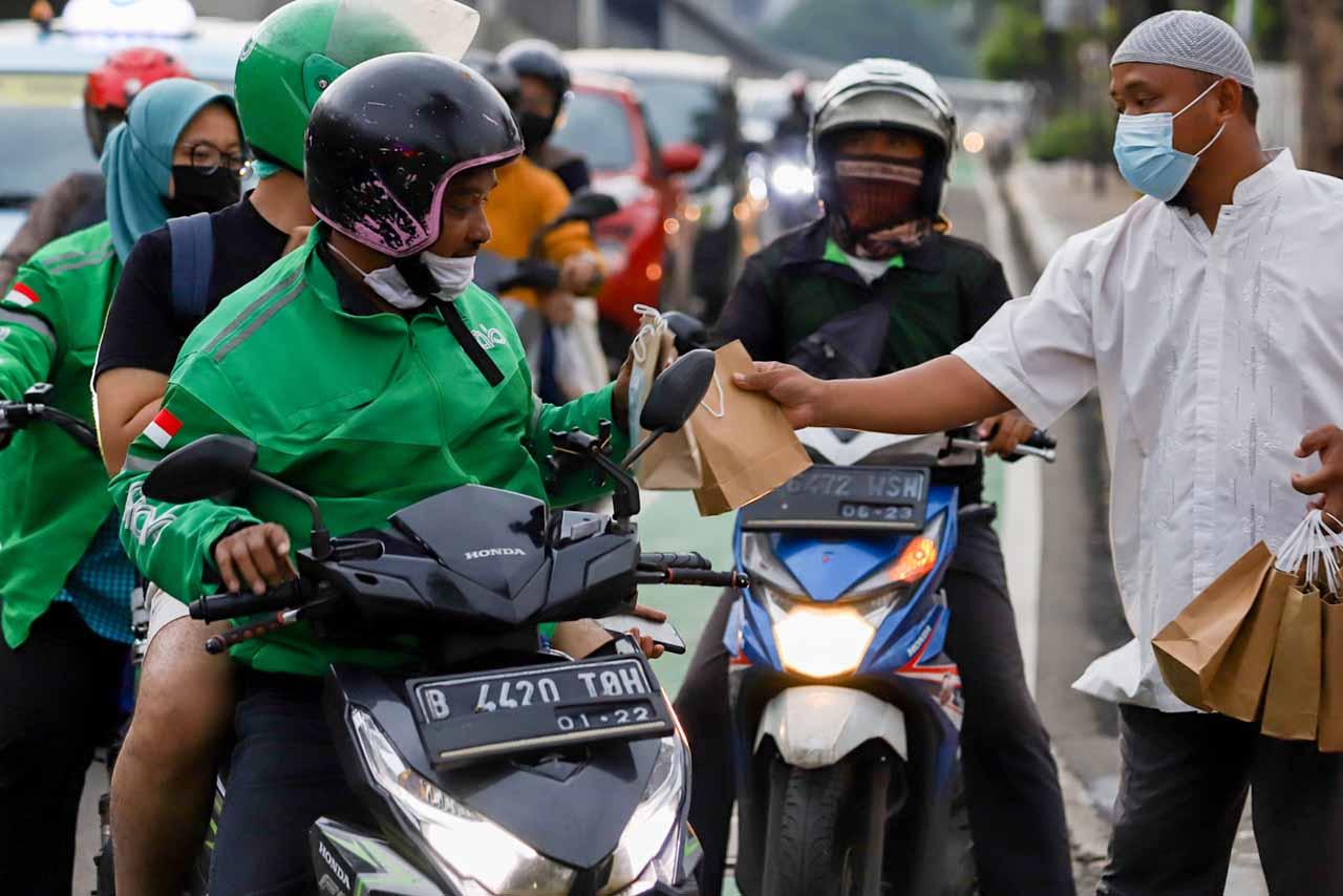 Pembagian Takjil Drive...