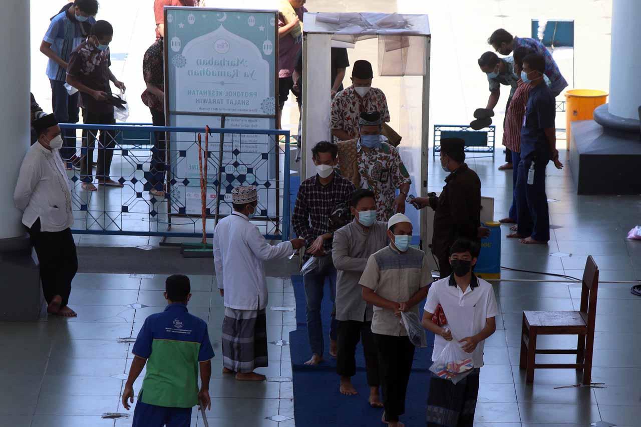Ribuan Jamaah Ikuti...