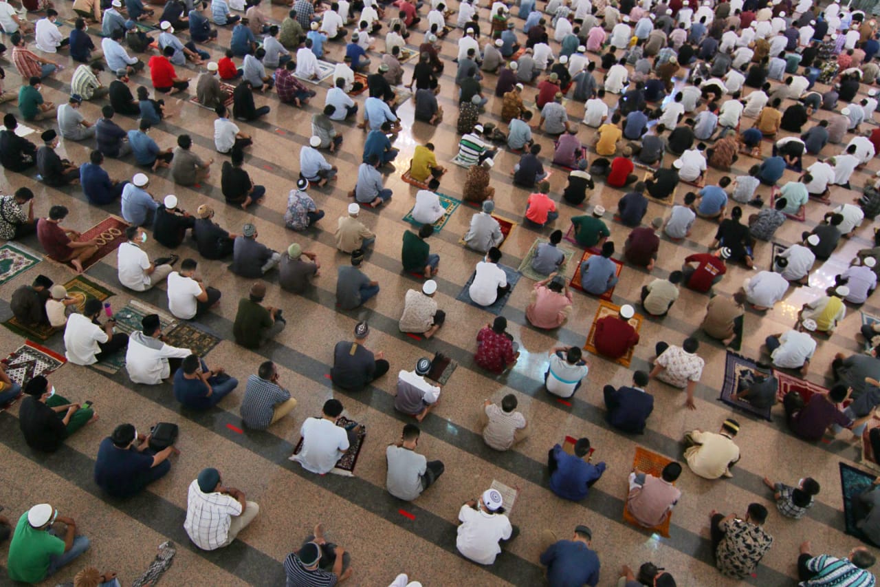 Salat Jumat di Masjid...
