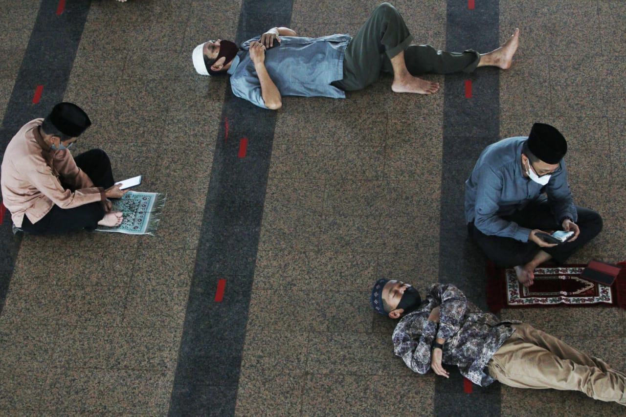 Salat Jumat di Masjid...