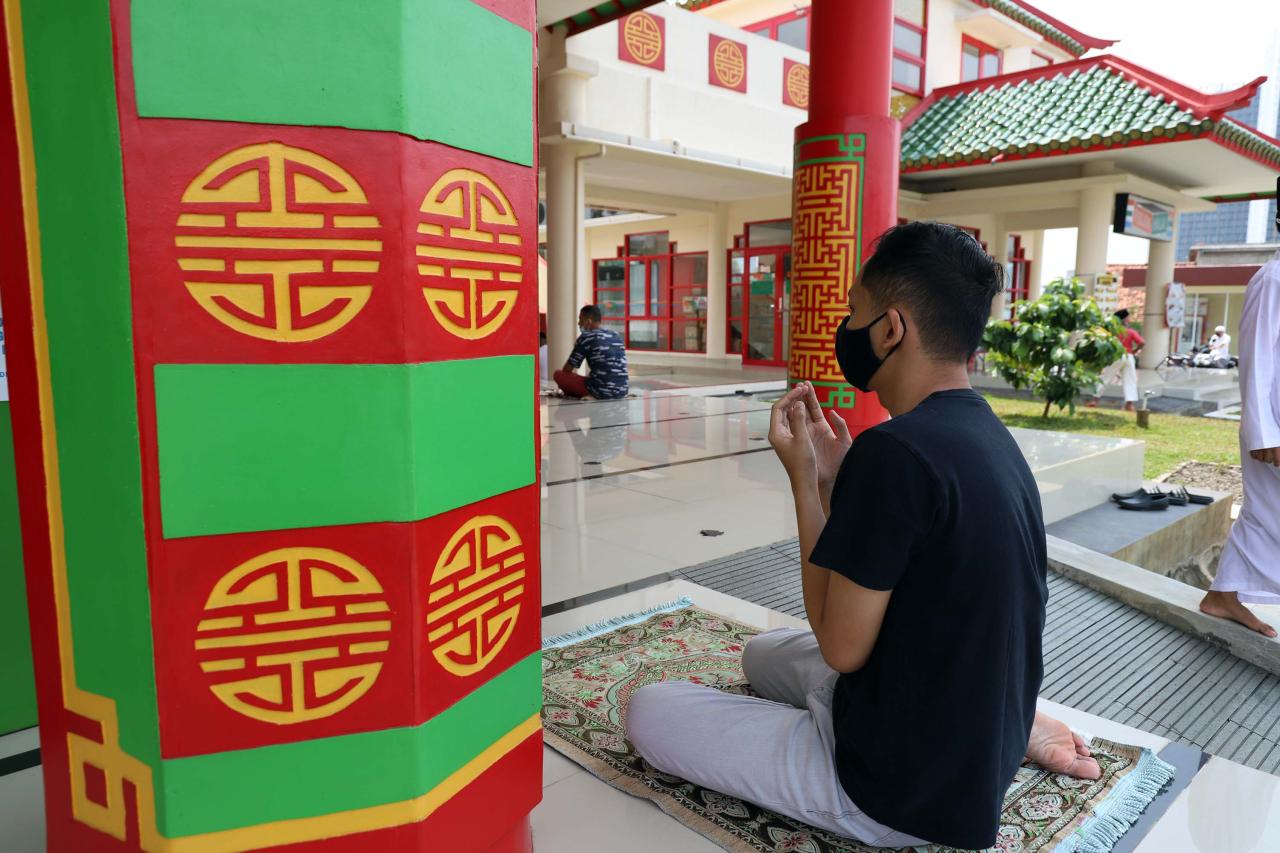 Salat Jumat Pertama...